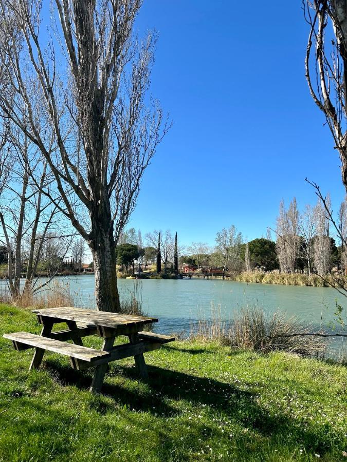 Ferienwohnung Nid Douillet Avec Terrasse Au Calme Arles Exterior foto